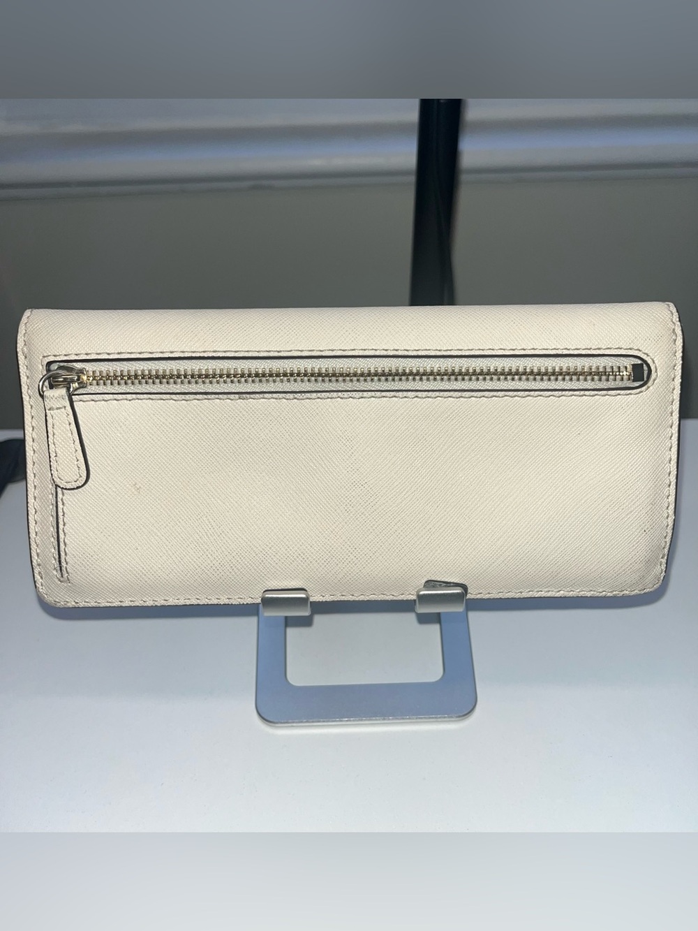 Michael Kors Off White Saffiano Leather Wallet - Picture 2 of 10